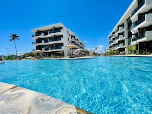 3 piscines extérieures
