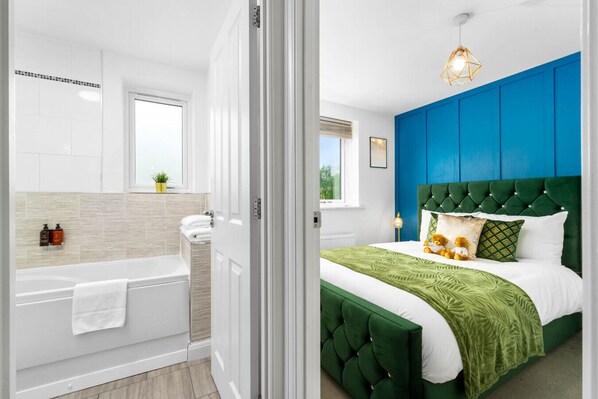 3 bedrooms, iron/ironing board, travel cot, free WiFi