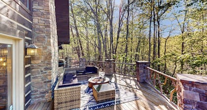Lake Lure mountain cabin with spectacular views on 2 acres