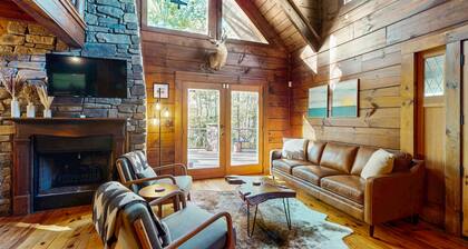 Lake Lure mountain cabin with spectacular views on 2 acres