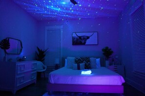 2 chambres, bureau, fer et planche à repasser, lit parapluie