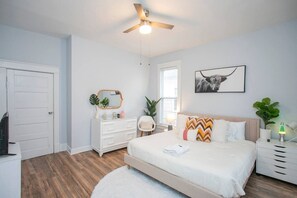 2 bedrooms, desk, iron/ironing board, travel cot