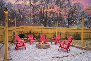 Property grounds - Neon Nashville! 5 min to Broadway •Walk 2 dining! (Nashville)