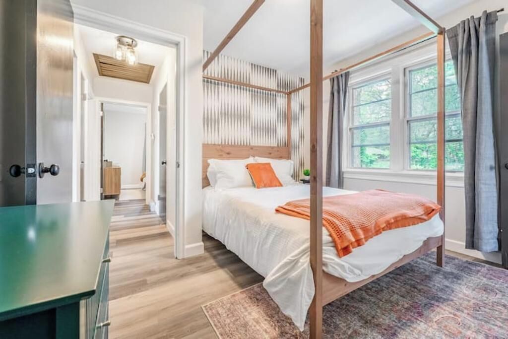 3 多间卧室、办公桌、熨斗/熨衣板、旅行婴儿床