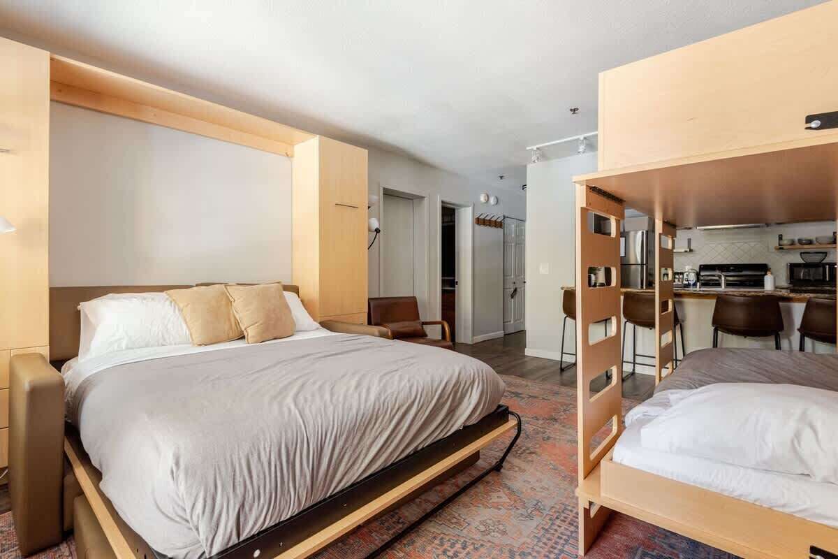 1 habitación, escritorio, tabla de planchar con plancha y wifi 