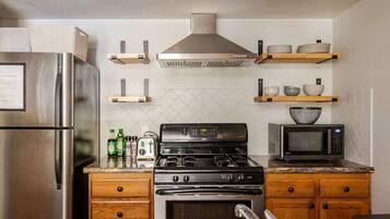 Refrigerador, microondas, horno y parrilla de estufa