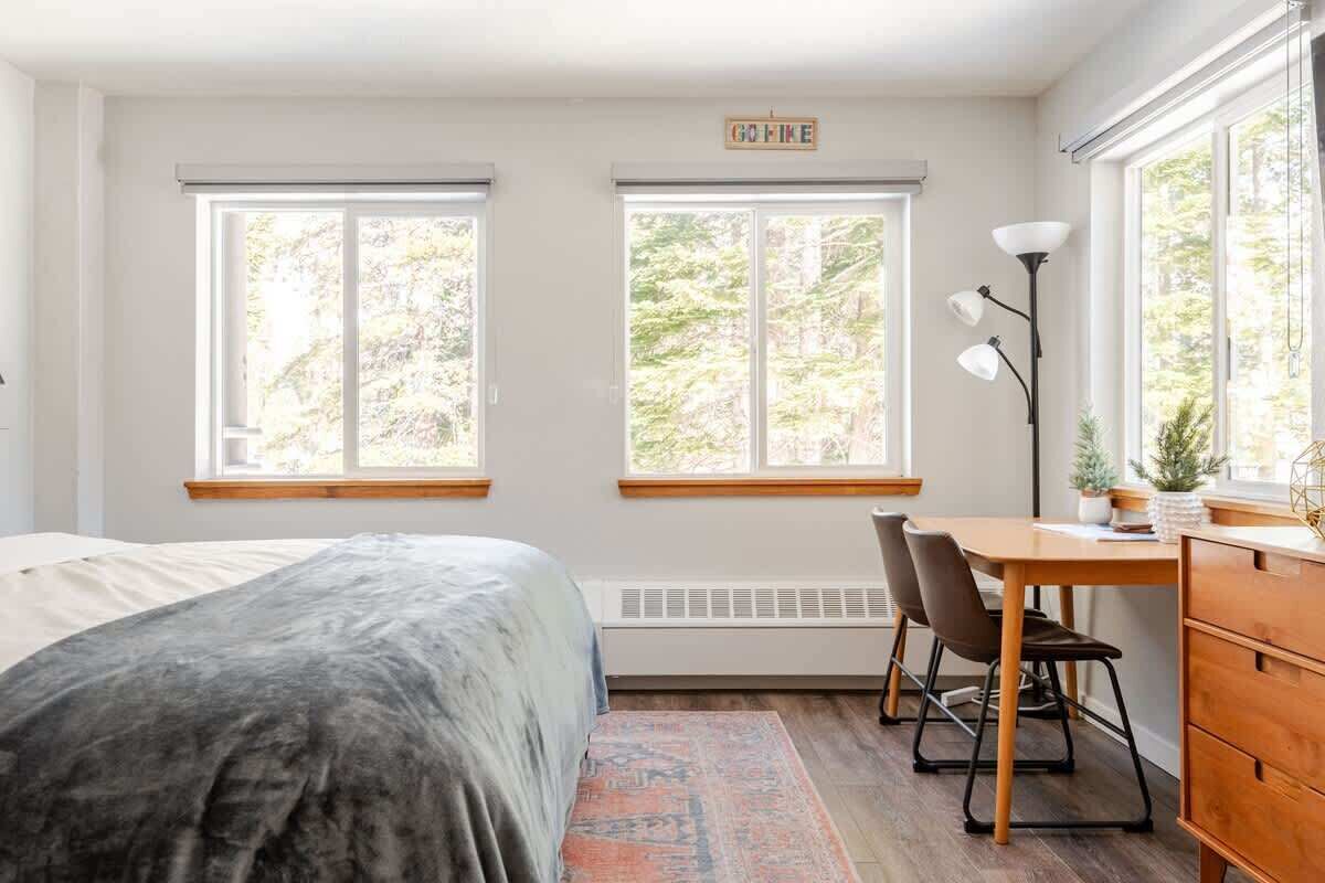 1 habitación, escritorio, tabla de planchar con plancha y wifi 