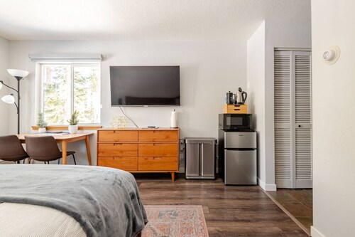 The Lookout Loft  Great views and King Sized Bed