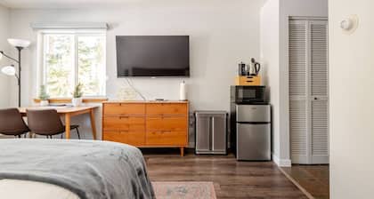 The Lookout Loft Great views and King Sized Bed