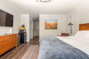 Relax in this cozy retreat with a large bed, flat-screen TV, and kitchenette.