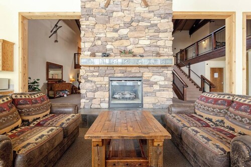 The Lookout Loft  Great views and King Sized Bed