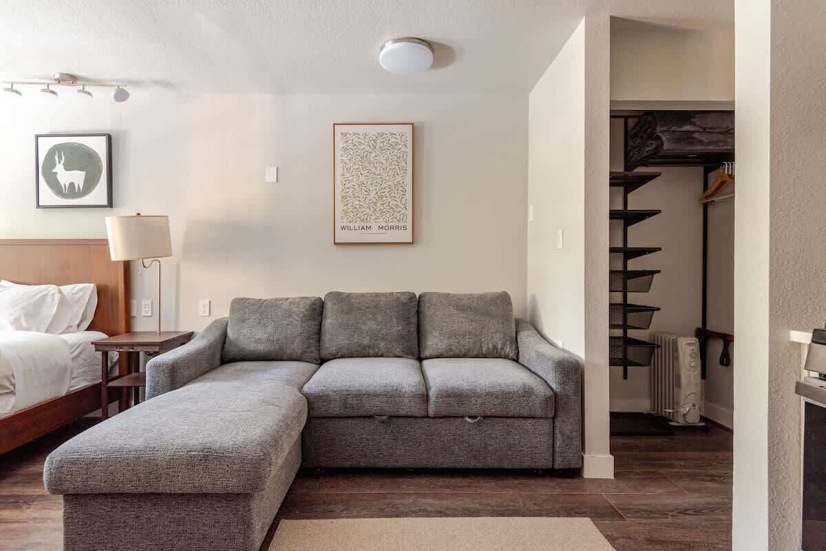 Fernseher, Kamin, Arbeitsbereiche