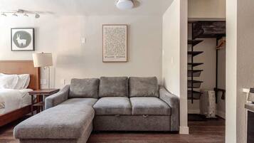 Fernseher, Kamin, Arbeitsbereiche