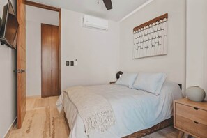 3 chambres, fer et planche à repasser, Wi-Fi, draps fournis