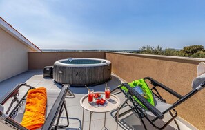 Outdoor spa tub - Stunning home in Pula (Pula)