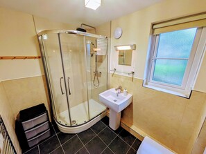 Pyyhkeet, saippua, vessapaperi