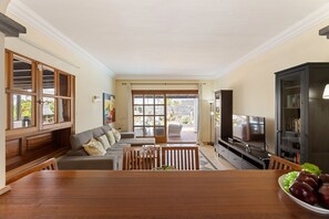 TV - Villa Zafiro 17 By Escape Home (Playa Blanca)