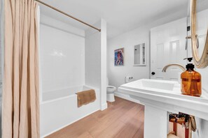 淋浴設備、風筒、提供毛巾、番梘