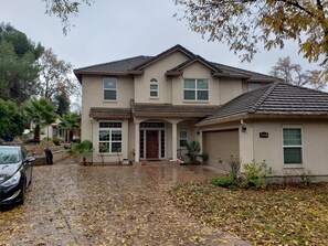 Exterior - Luxurious 5BR w/Pool Oasis in Fair Oaks, CA (Fair Oaks)
