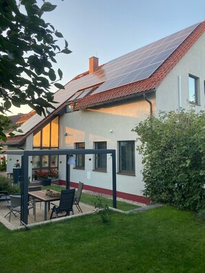 Outdoor dining - Vacation apartment Alte Volksbank Nauendorf - Stay in a former bank. (Wettin-Löbejün)