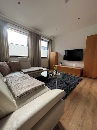 Smart TV. Vacation apartment Alte Volksbank Nauendorf - Stay in a former bank.