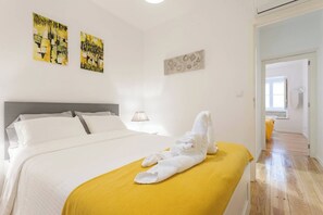 Classic Apartment, 2 Bedrooms, Non Smoking | 2 bedrooms, soundproofing, iron/ironing board, free WiFi - Charming City Center (Lisbon)