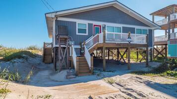 Studio (3 Bedrooms) | Property amenity