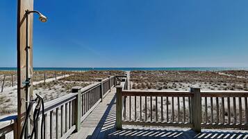 Studio (3 Bedrooms) | Property amenity