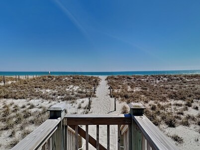 Sea Paradise Cottage by Topsail Realty