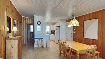 Studio (3 Bedrooms) | Property amenity