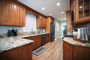 Ferienhaus, Mehrere Betten, Poolzugang, Poolblick (Destination #51) | Eigene Küche | Kühlschrank, Mikrowelle, Ofen, Herdplatte