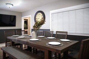 Maison, plusieurs lits, accès piscine, vue piscine (Destination #51) | Restauration