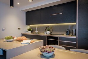 Frigorifero, microonde, forno, lavastoviglie