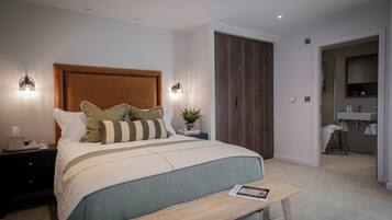 2 bedrooms, iron/ironing board, WiFi (free), bed sheets