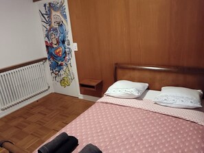 2 dormitorios, tabla de planchar con plancha, wifi y ropa de cama