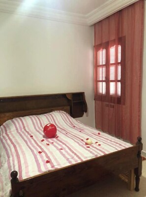 2 bedrooms, iron/ironing board, free WiFi, bed sheets