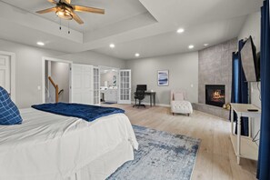 4 Schlafzimmer, Schreibtisch, Bügeleisen/Bügelbrett, Reisekinderbett
