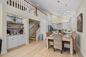 Kylskåp, mikrovågsugn, ugn och spishäll