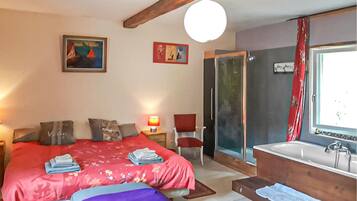 3 habitaciones, tabla de planchar con plancha y cuna de viaje