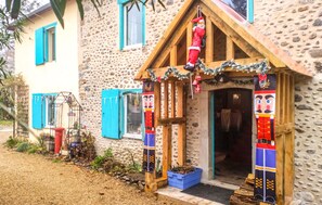 تفاصيل الفندق من الخارج