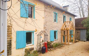 Exterior - 3 bedroom stunning home in Charritte-de-Bas (Charritte-de-Bas)