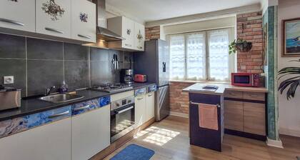 Awesome home in Plounevez-Quintin