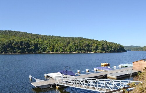 Awesome home in Plounevez-Quintin