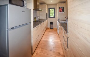 Fridge, microwave, oven, stovetop - Stunning home in Bédoin with private swimming pool, can be inside or outside (Bédoin)