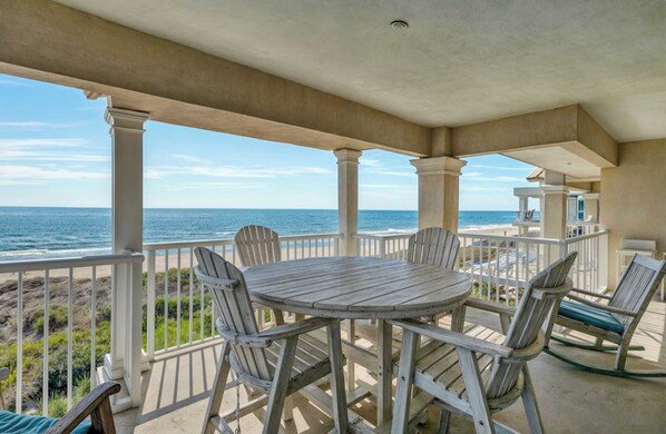 Apartemen (4 Bedrooms) | Bagian depan properti