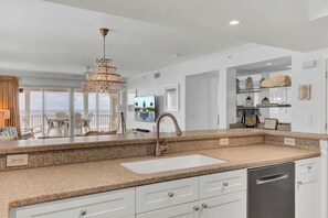 شقة (4 Bedrooms) | المنشأة من الداخل