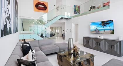 Spacious modern 6-bedroom villa in charming venetian islands