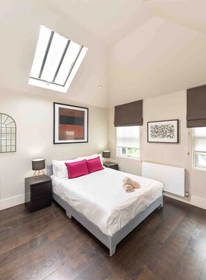 6 bedrooms, WiFi, bed sheets