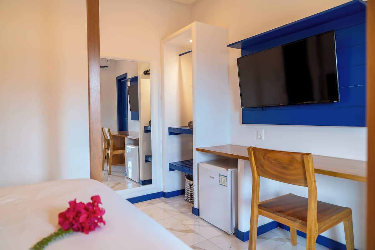 Caja de seguridad en la habitación, cortinas blackout y insonorización