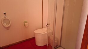 Habitació estàndard, vistes al llac | Bany | Dutxa, tovalloles, sabó i xampú